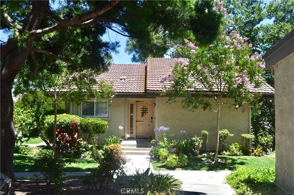 46 Meadowlark, Oak Park, CA — listing photo 1