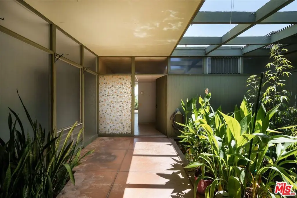Single Family Residence for sale at 2885 Edgewick Road, Glendale, CA featuring 3 beds and 3 baths