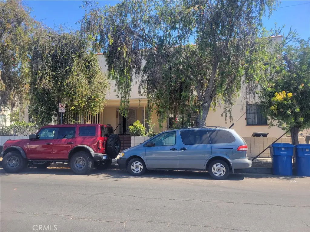 Quadruplex for rent at 2930 W 11th Street, Los Angeles, CA featuring 2 beds and 1 bath