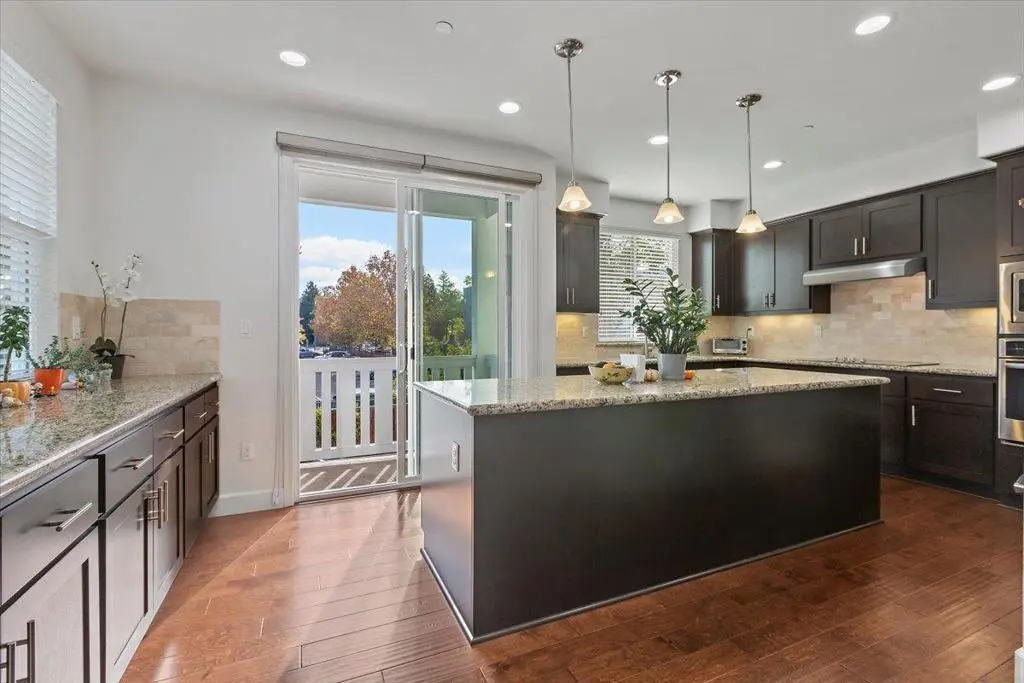 2041 Atlas Loop, Mountain View, CA — listing photo 1