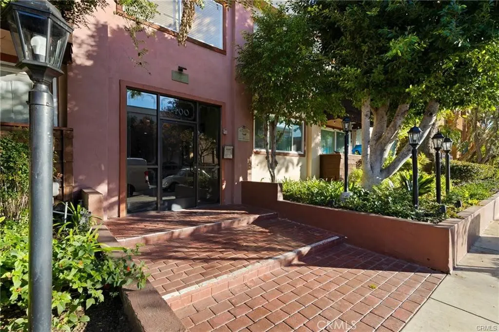 5400 Newcastle 56, Encino, CA — listing photo 1