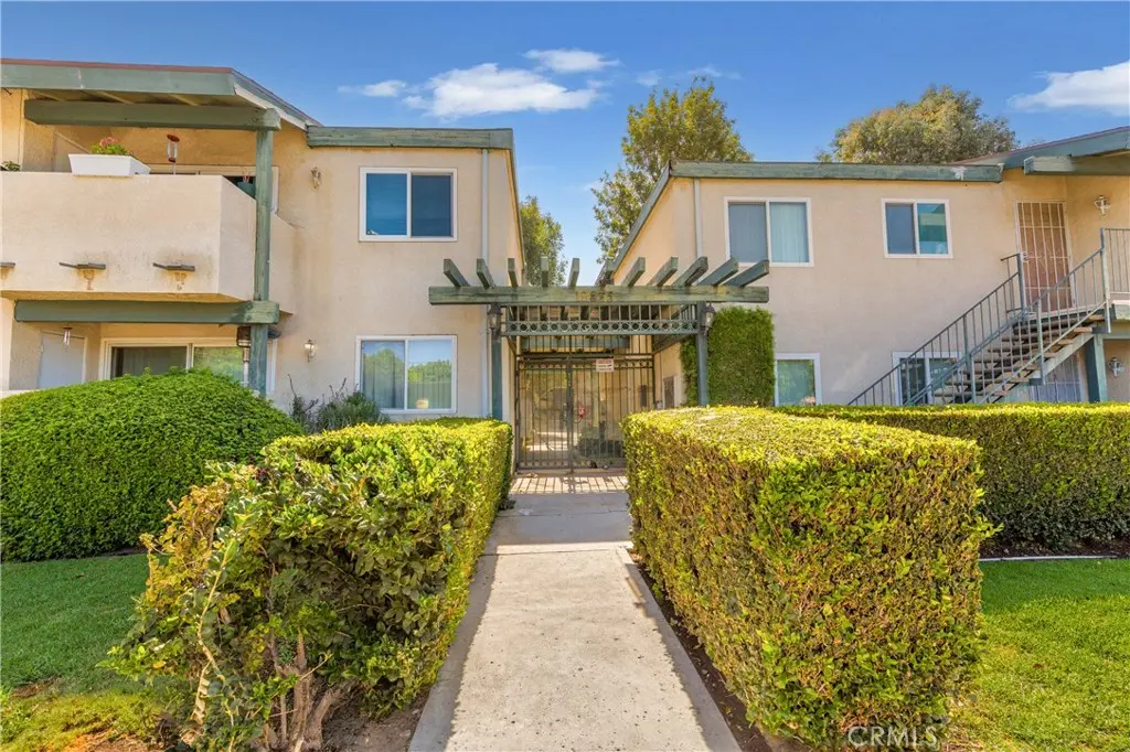 10636 Woodley Avenue 34, Granada Hills, CA — listing photo 1