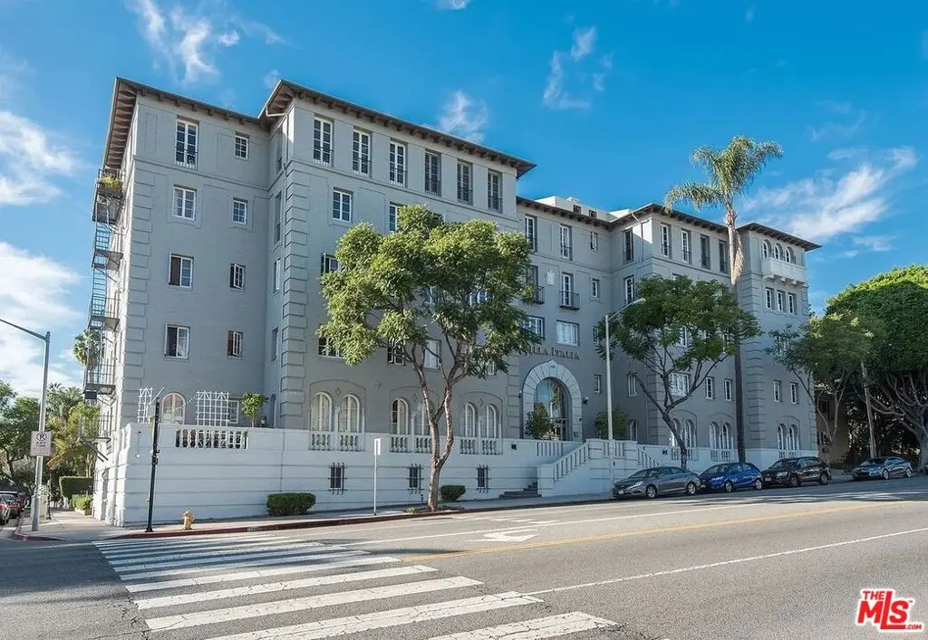 Residential Lease for rent at 1201 N Crescent Heights Boulevard 402, Los Angeles, Los Angeles County, CA featuring 1 bed and 1 bath