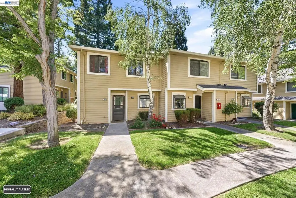 Condominium for sale at 709 Center Ave, Martinez, CA featuring 3 beds and 3 baths
