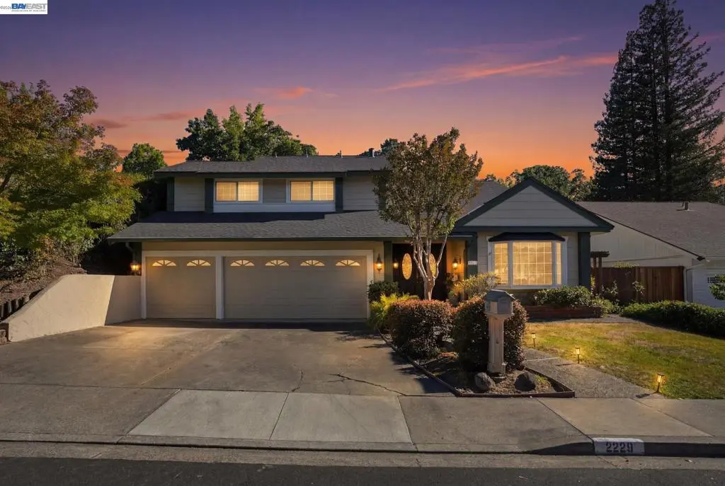 Single Family Residence for sale at 2229 Stewart Ave, Walnut Creek, CA featuring 3 beds and 3 baths