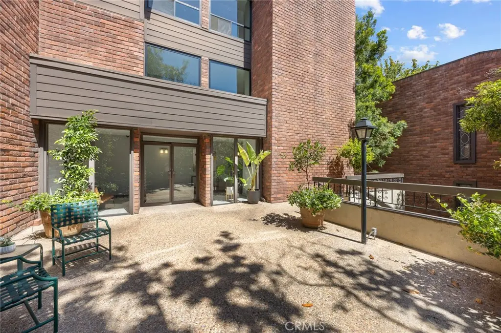 Condominium for sale at 700 S Lake Avenue 109, Pasadena, CA featuring 1 bed and 2 baths