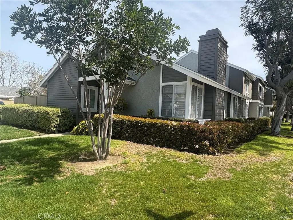 Condominium for rent at 28 Timber Run 129, Irvine, CA featuring 3 beds and 2 baths
