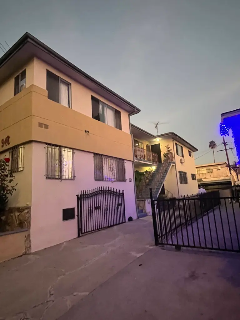 Residential Lease for rent at 946 S Kingsley Drive 3, Los Angeles, Los Angeles County, CA featuring 2 beds and 1 bath