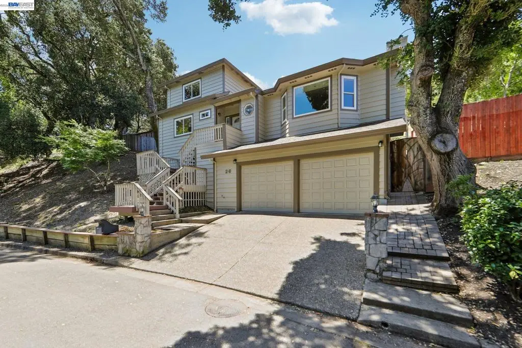 Single Family Residence for sale at 26 Oak Rd, Orinda, CA featuring 4 beds and 3 baths