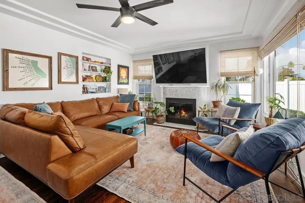 Single Family Residence for sale at 800 3rd St, Coronado, CA featuring 2 beds and 1 bath