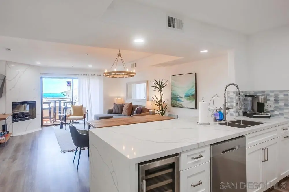 Single Family Residence for rent at 5726 La Jolla Blvd 201, La Jolla, CA featuring 2 beds and 2 baths