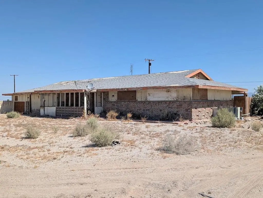 1038 Seaview Avenue, Thermal, CA — listing photo 1