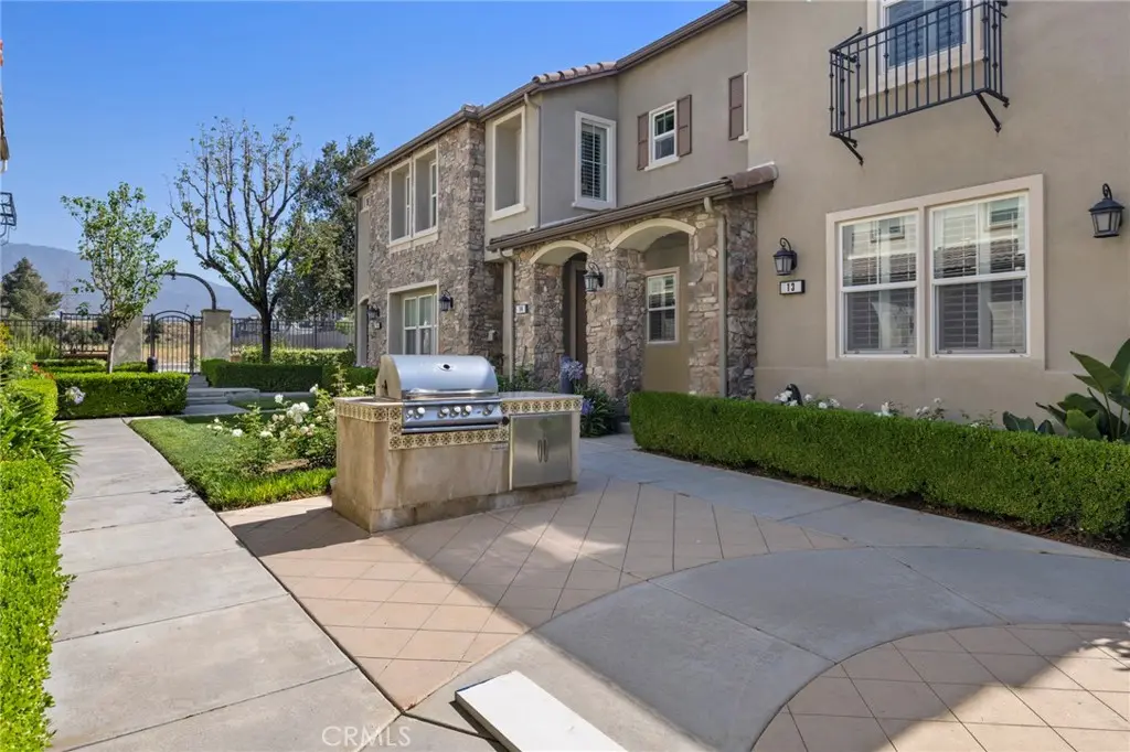 14975 S Highland Avenue 13, Fontana, CA — listing photo 1