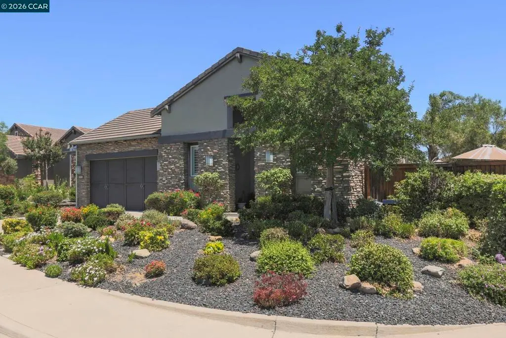 Single Family Residence for sale at 1110 Lafite Ct, Brentwood, CA featuring 2 beds and 3 baths