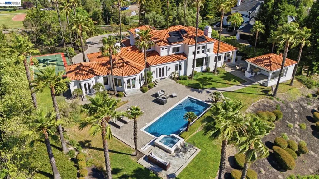 Single Family Residence for sale at 27 Eagle Ridge Ln, Danville, CA featuring 5 beds and 7 baths