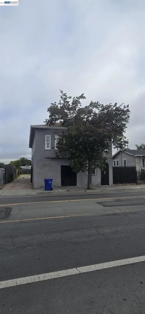 Residential Income for sale at , Oakland, CA