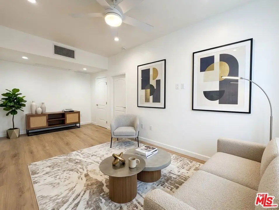 Residential Lease for rent at 816 1/2 N Mccadden Place, Los Angeles, Los Angeles County, CA featuring 1 bed and 1 bath