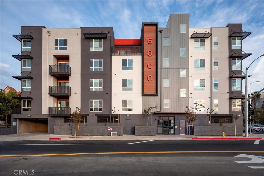 6800 Variel Avenue 204, Canoga Park, CA — listing photo 1