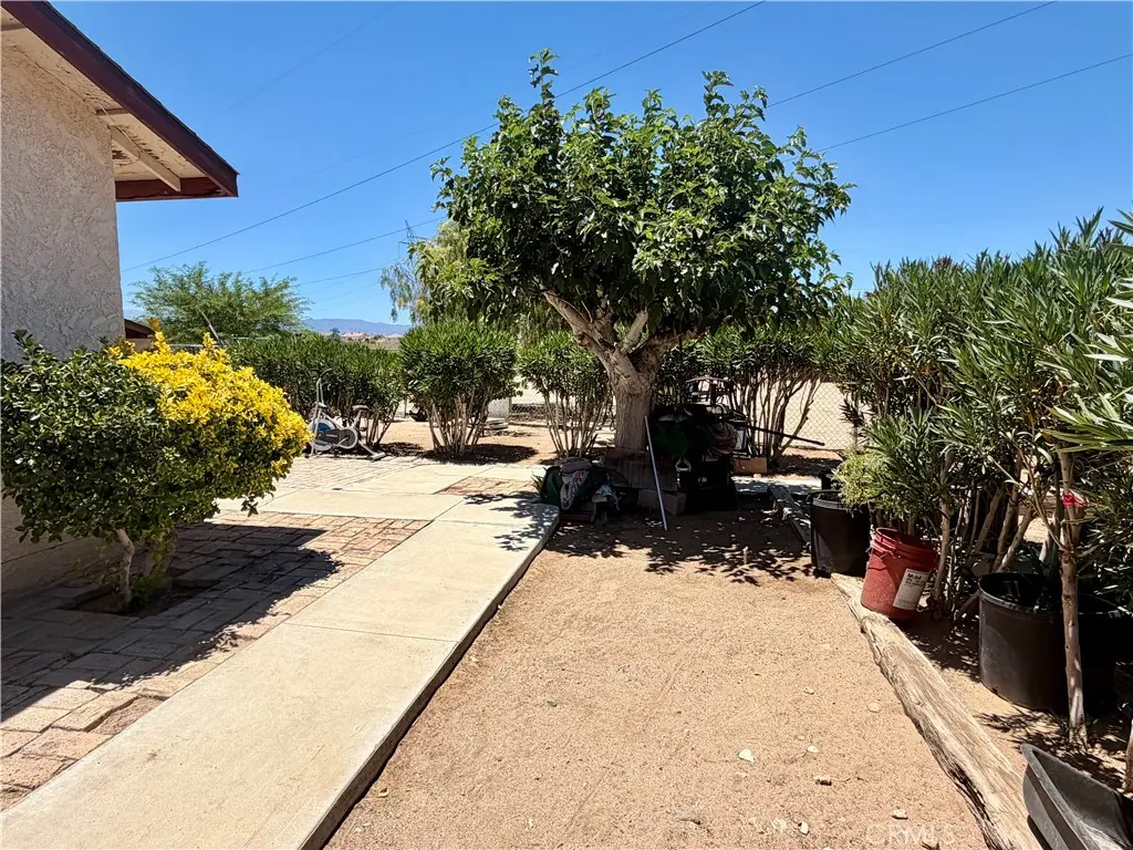 12583 Sierra, Victorville, CA — listing photo 1