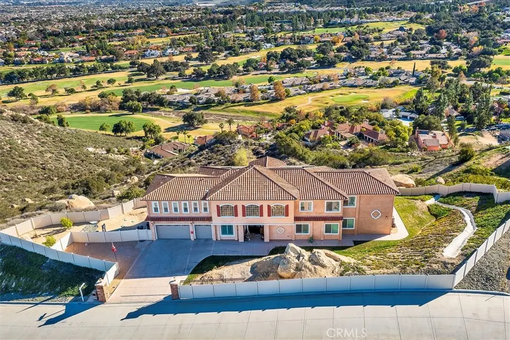 Single Family Residence for sale at 38000 Via Vista Grande, Murrieta, CA featuring 5 beds and 7 baths