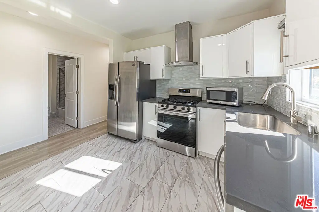 Residential Lease for rent at 801 N Alexandria Avenue, Los Angeles, Los Angeles County, CA featuring 2 beds and 1 bath