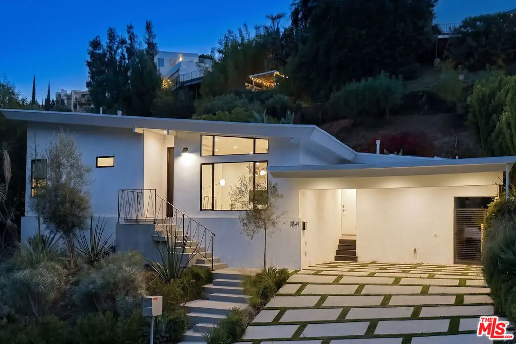 Residential Lease for rent at 1541 Rising Glen Road, Los Angeles, Los Angeles County, CA featuring 3 beds and 4 baths