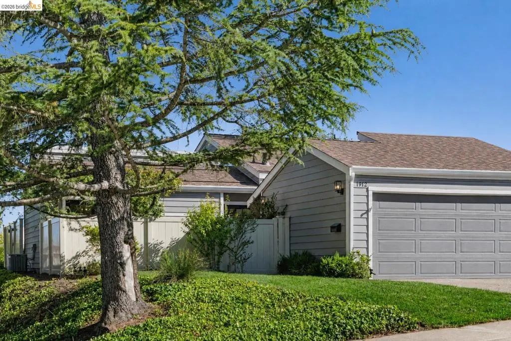 Condominium for sale at 1912 Ascot Dr, Moraga, CA featuring 3 beds and 2 baths