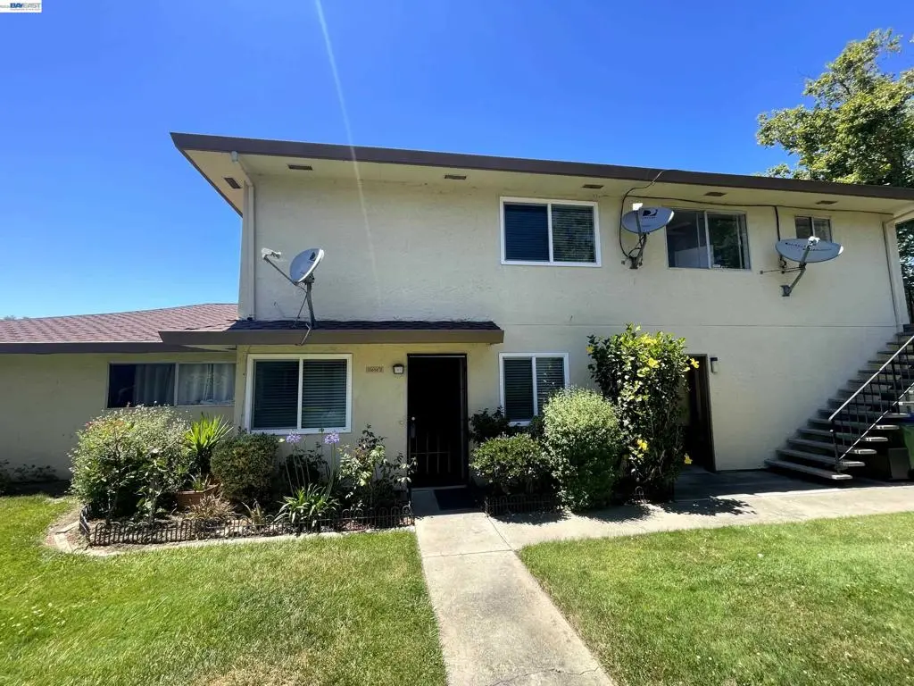 Condominium for sale at 32656 Brenda Way #2, Union City, CA featuring 2 beds and 1 bath