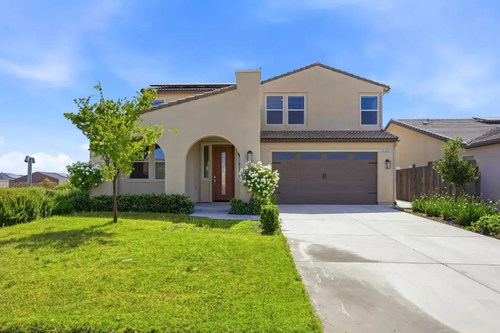 3335 Las Rosas Avenue, Clovis, CA — listing photo 1