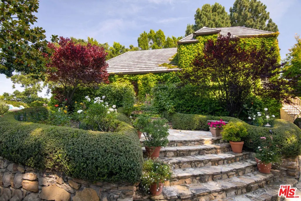 Residential Lease for rent at 13415 Java Drive, Beverly Hills, Los Angeles County, CA featuring 4 beds and 4 baths