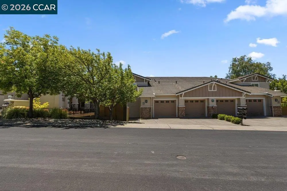 Condominium for sale at 3024 Grey Eagle Dr, Walnut Creek, CA featuring 3 beds and 2 baths