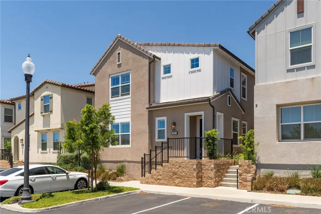 15982 Parkhouse 2, Fontana, CA — listing photo 1