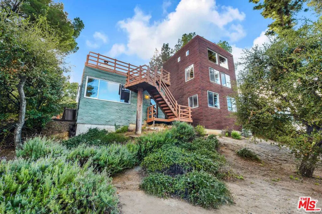 Single Family Residence for sale at 23685 Clover Trail, Calabasas, CA featuring 2 beds and 3 baths