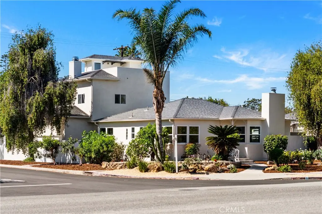 Single Family Residence for sale at 2759 S Barrington Avenue, Los Angeles, CA featuring 3 beds and 2 baths
