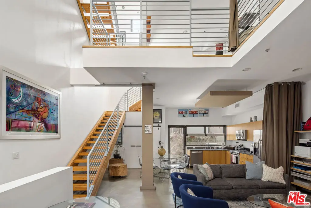 815 Hampton Drive 2, Los Angeles, CA — listing photo 1