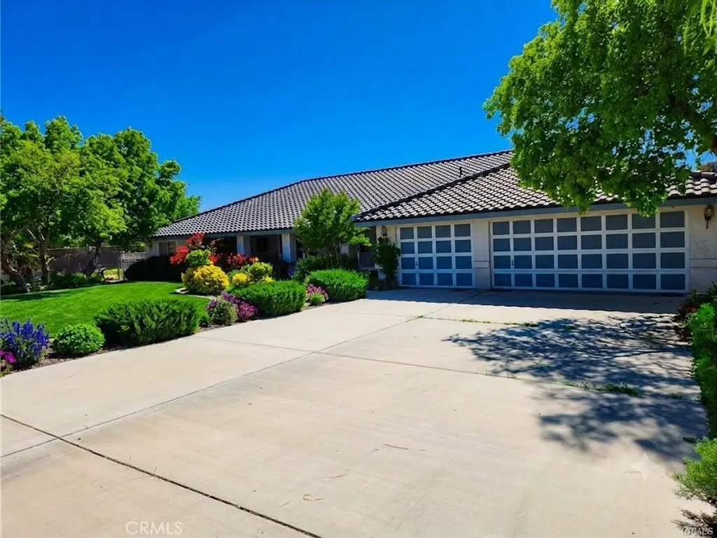 19345 Oneida Road, Apple Valley, CA — listing photo 1