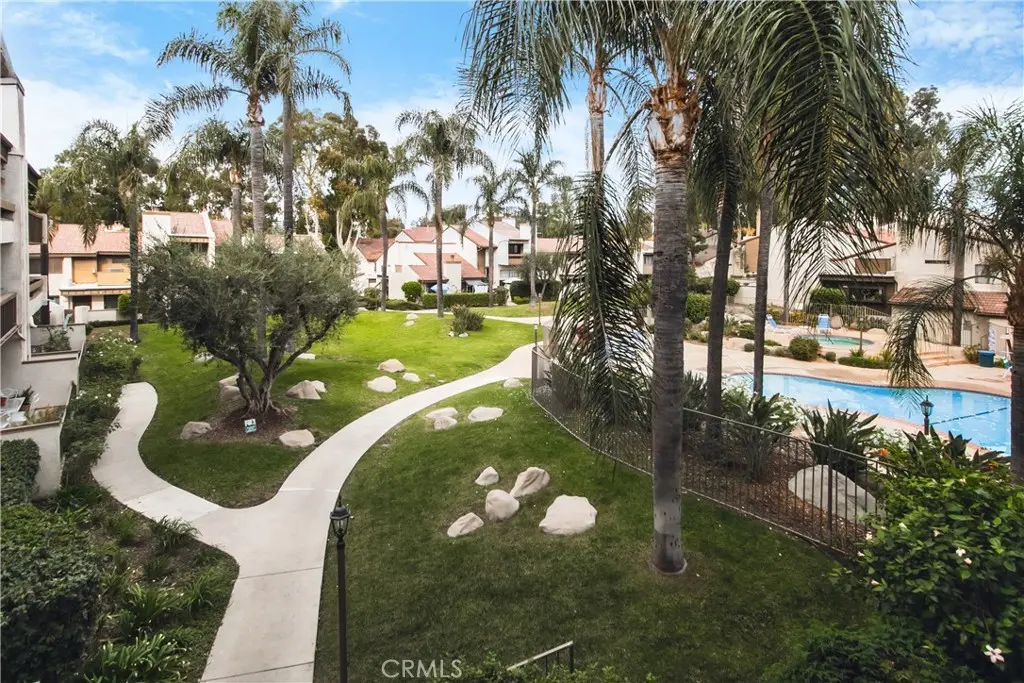 21500 Califa 97, Woodland Hills, CA — listing photo 1