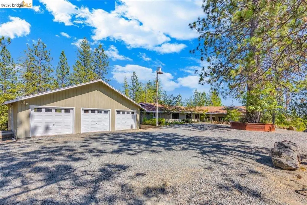 10421 Dexter Ln, Coulterville, CA — listing photo 1