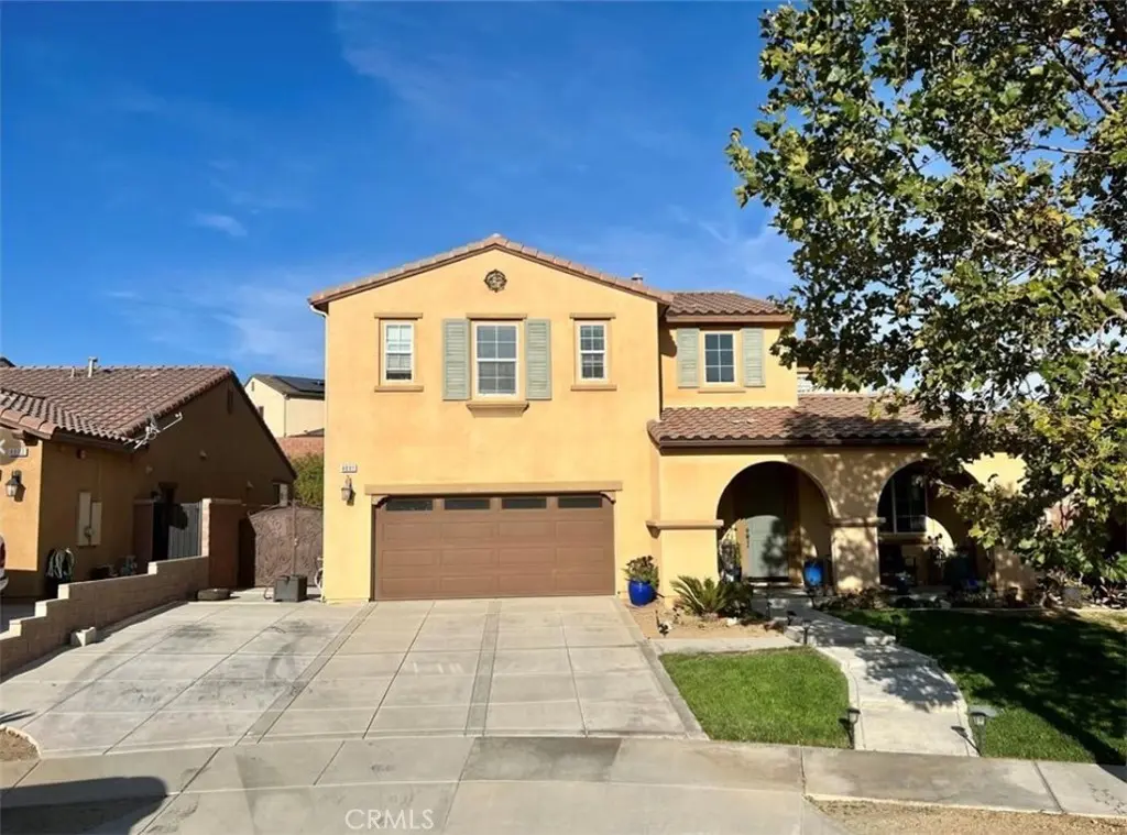 Single Family Residence for rent at 4891 Stoneglen, Fontana, CA featuring 5 beds and 4 baths