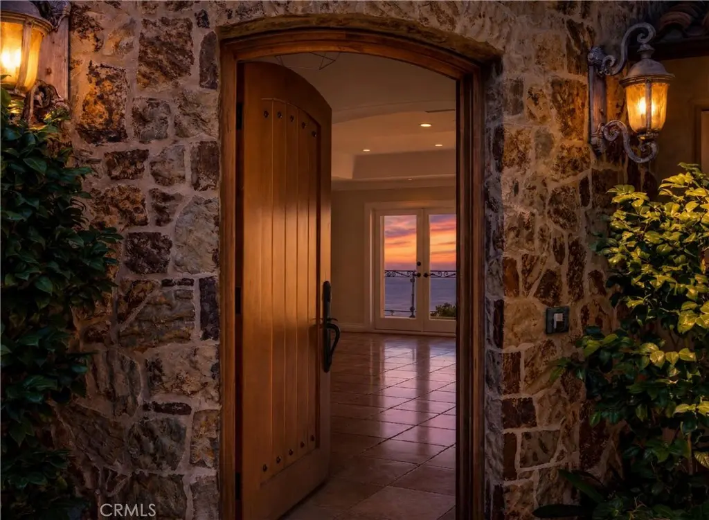 Single Family Residence for rent at 517 Emerald Bay, Laguna Beach, CA featuring 4 beds and 5 baths