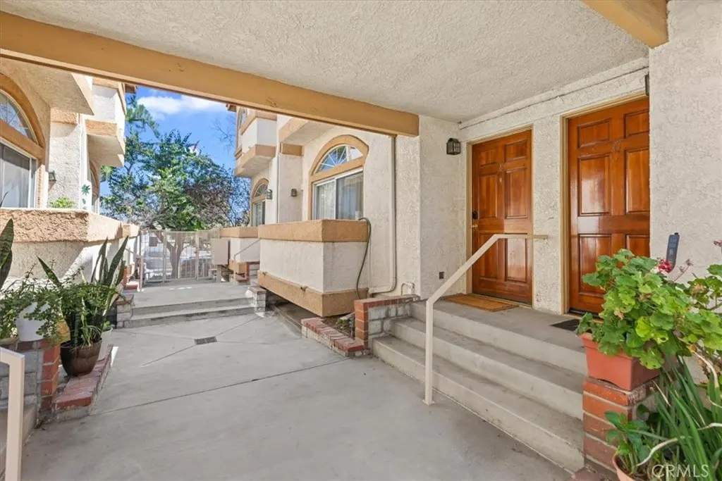 19932 Sherman Way B, Winnetka, CA — listing photo 1