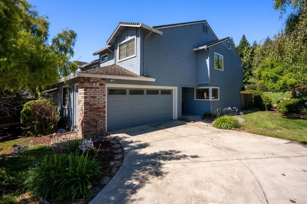 Townhouse for sale at 37 Winding Way, Watsonville, CA featuring 3 beds and 3 baths