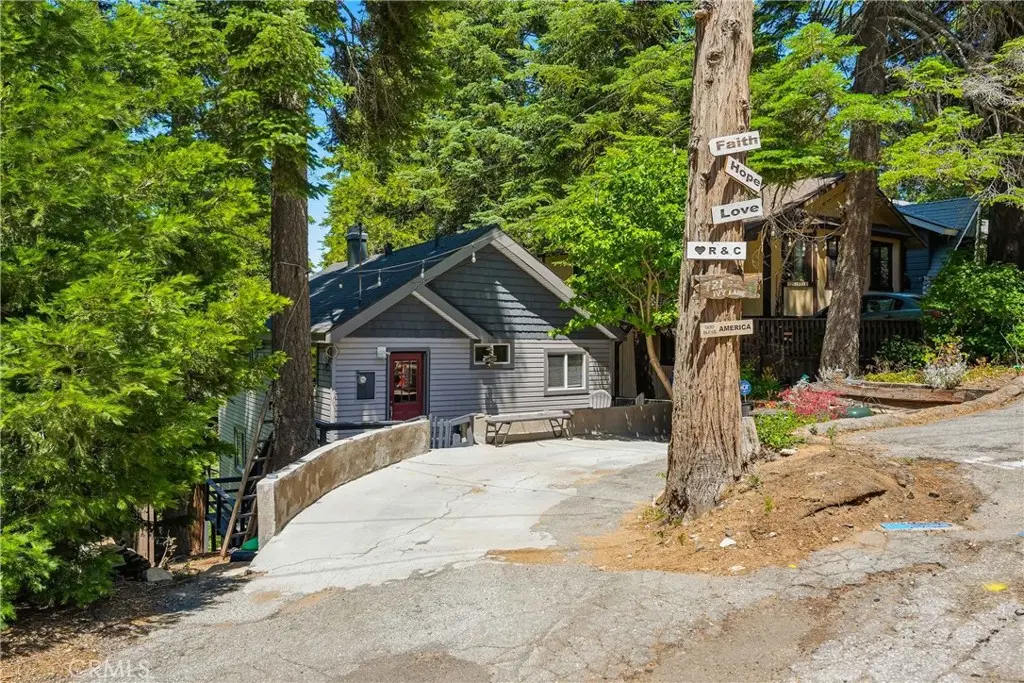721 Ivy, Lake Arrowhead, CA — listing photo 1