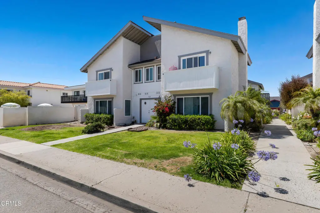 Condominium for sale at 5125 W Wooley Road 5, Oxnard, CA featuring 2 beds and 2 baths