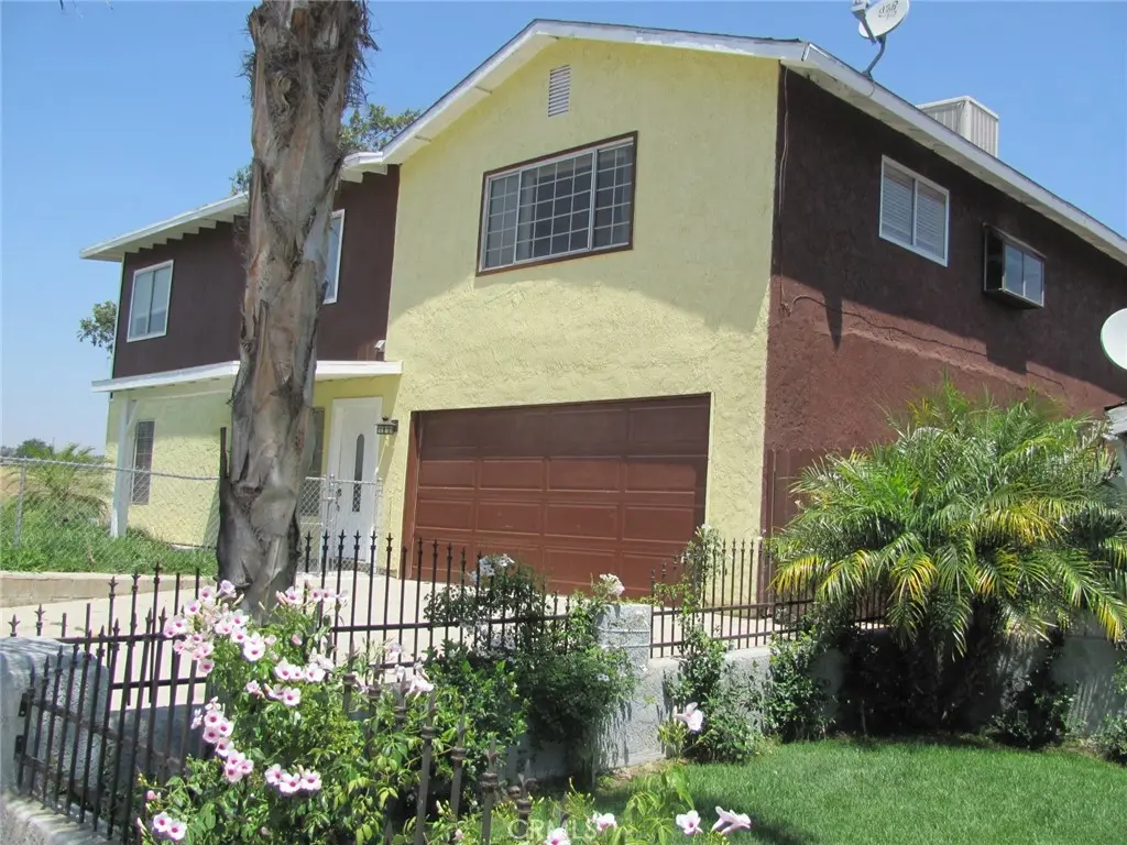Single Family Residence for rent at 785 W Westward, Banning, CA featuring 4 beds and 2 baths