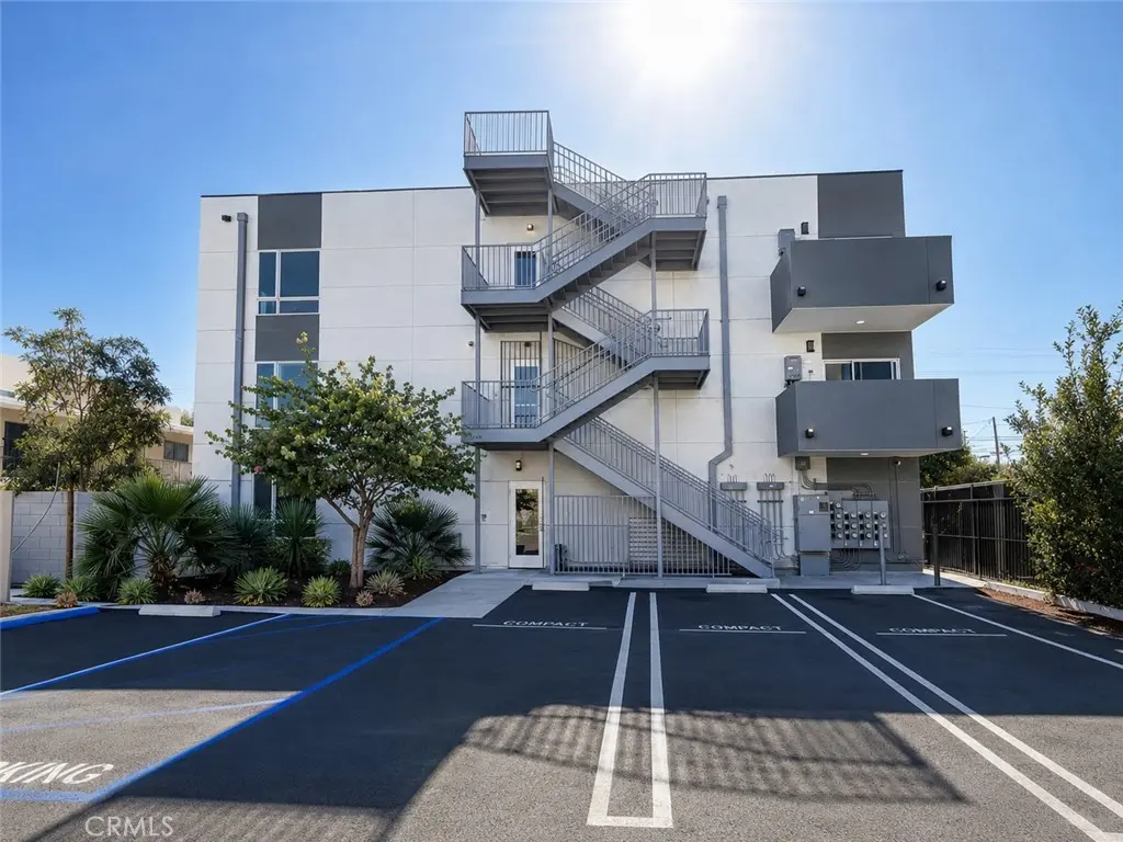 Residential Lease for rent at 9220 Compton, Los Angeles, Los Angeles County, CA featuring 1 bed and 1 bath