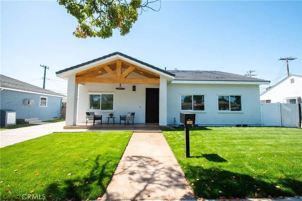 Single Family Residence for sale at 1933 Fanwood, Long Beach, CA featuring 5 beds and 4 baths