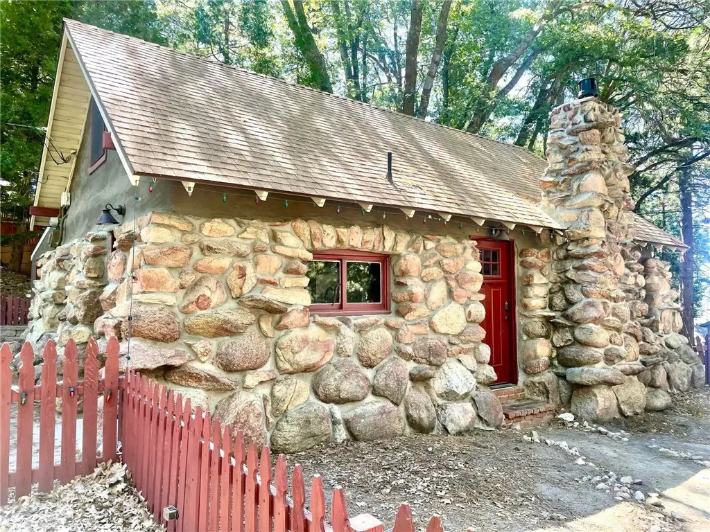 2775 View, Running Springs, CA — listing photo 1