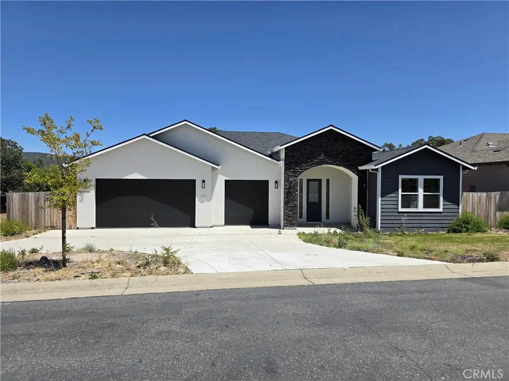 Single Family Residence for sale at 213 Lariat Loop, Oroville, CA featuring 3 beds and 3 baths