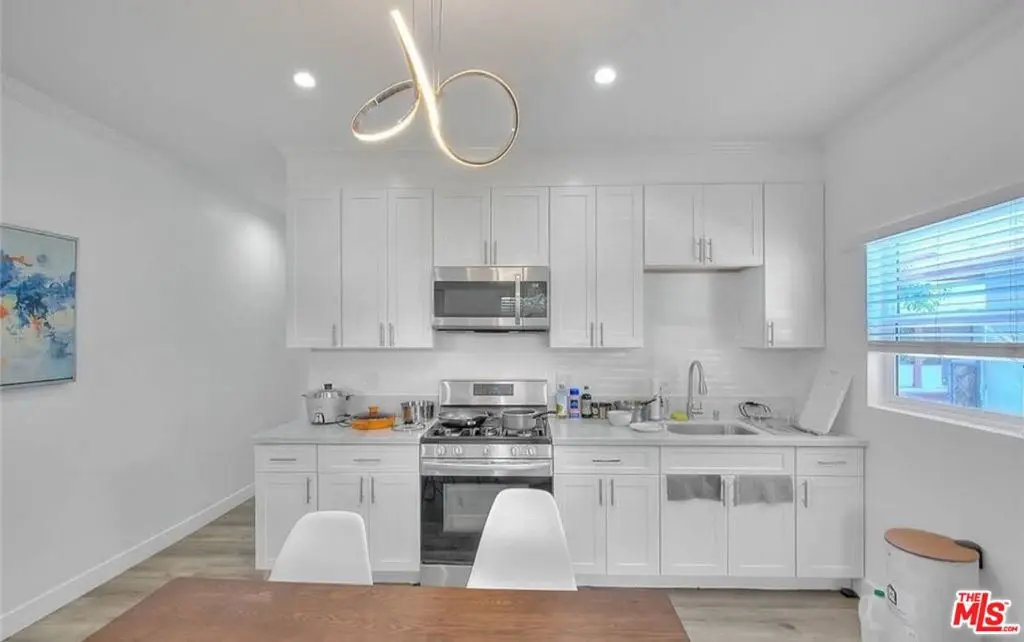 Residential Lease for rent at 2927 S Catalina Street 2925, Los Angeles, Los Angeles County, CA featuring 5 beds and 5 baths